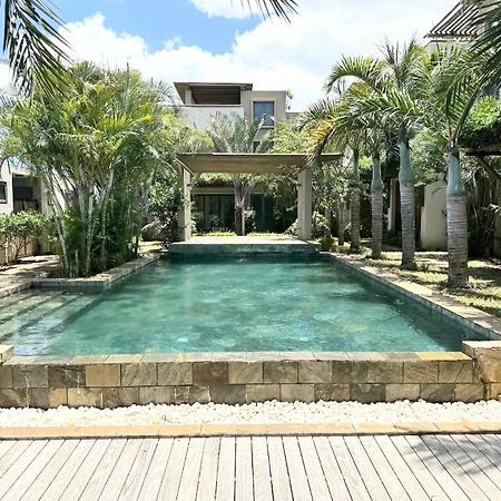 Stunning 3-Bedroom Apartment With Private Rooftop Terrace & Gorgeous Pool Flic en Flac ภายนอก รูปภาพ