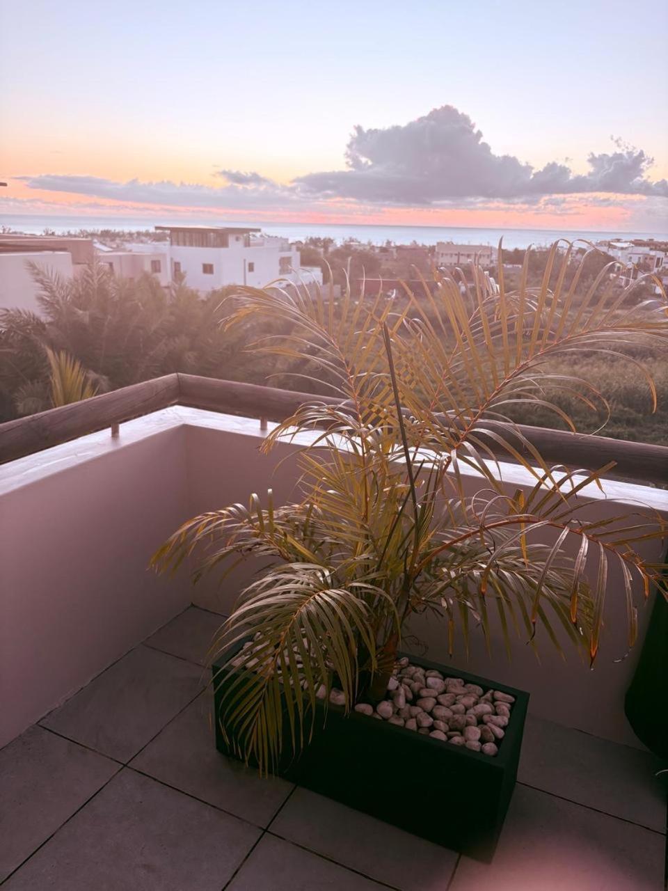 Stunning 3-Bedroom Apartment With Private Rooftop Terrace & Gorgeous Pool Flic en Flac ภายนอก รูปภาพ